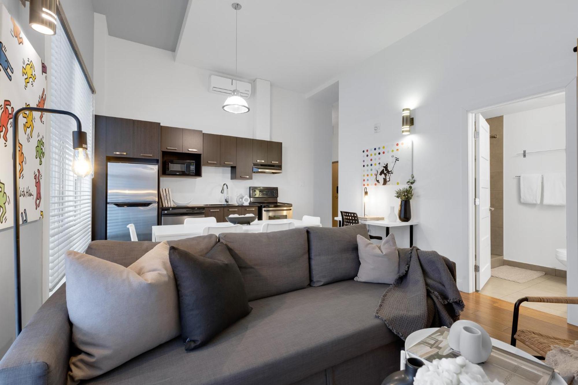 Апарт отель Liv Mtl Main Монреаль Экстерьер фото